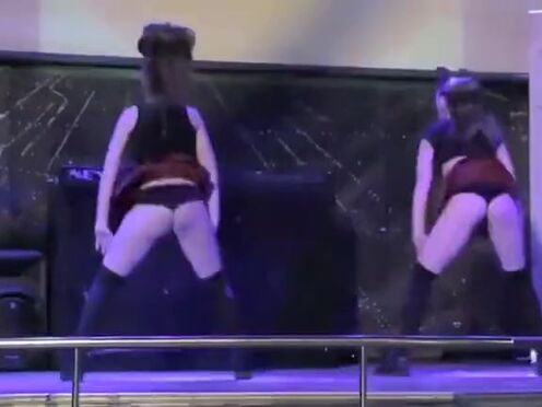 Мама одевает колготки сын смотрит секс