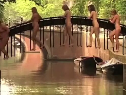 Яростное порно девушка бьется в конвульсиях