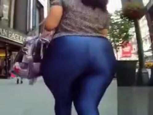 Конча между половых губ порно