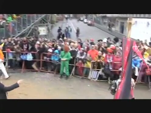 Женщина повела мальчика в сауну секс