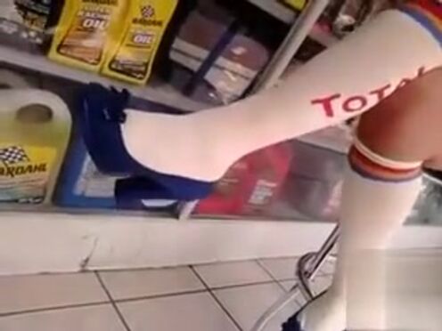 Положили поперек стола и трахнули эротич видео