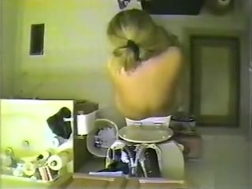 Порно торчащая жопа в штанах