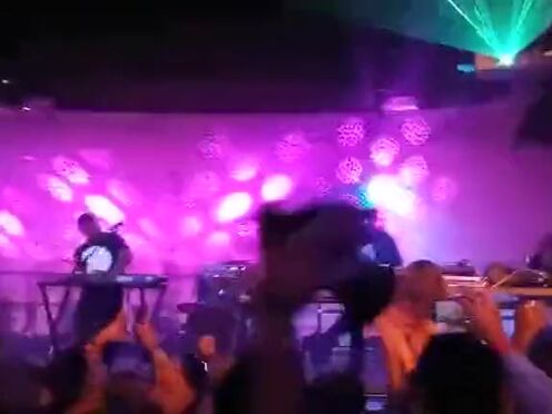 Порно у мужика торчит член из штанов