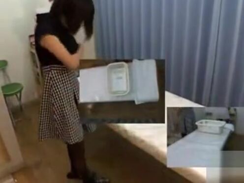 Секс на скамейке в темном парке