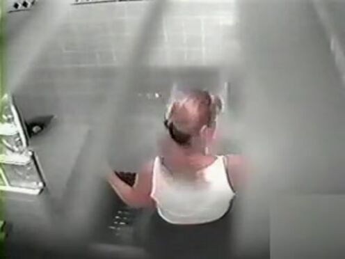 Смотреть порно скрытая камера в ванной