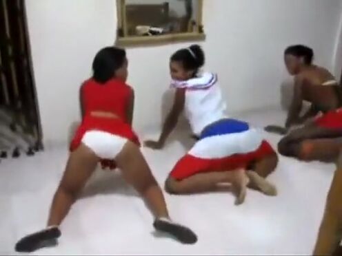 Комикс секс юные титаны в бассейне