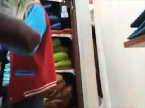 Порно двух баб ебут через стену