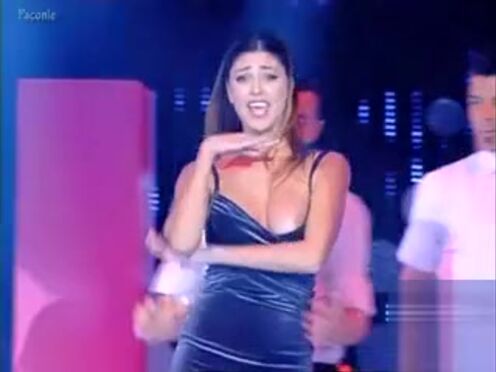 Секс на необитаемом острове гиф