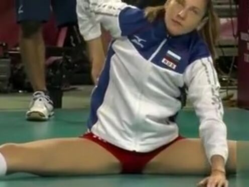 Куча мужиков жестоко рвут анал порно звезде