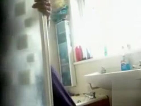 Сводный брат трахнул застрявшую сестру