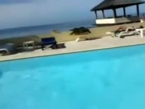 Связал жену и дал трахнуть другому