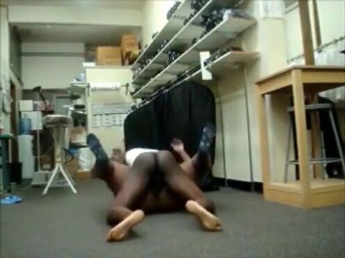 Порно оргазм пока никто не видит