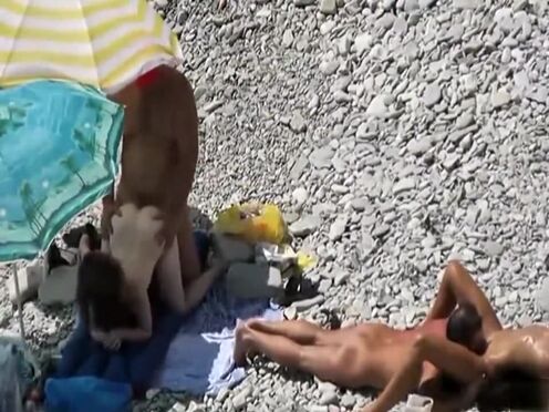 Почему женщина смеется во время секса