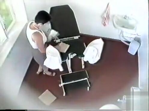 Порно ебется с боссом в офисе