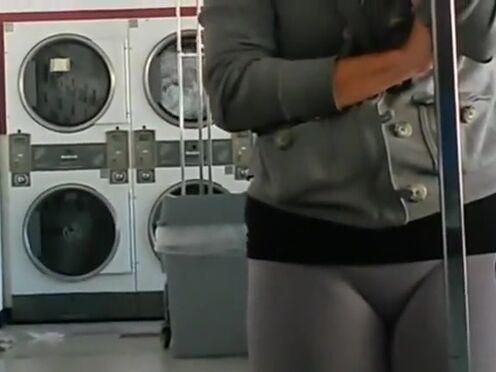 Молодой трахает по очереди маму и бабушку