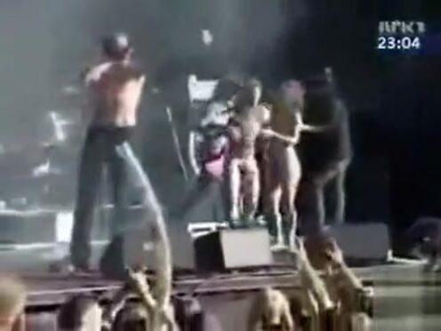 Домашнее порно видео муж куколд слизывает сперму