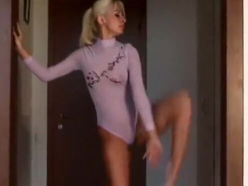 Порно русский папа дрочит своей доченьке писечку