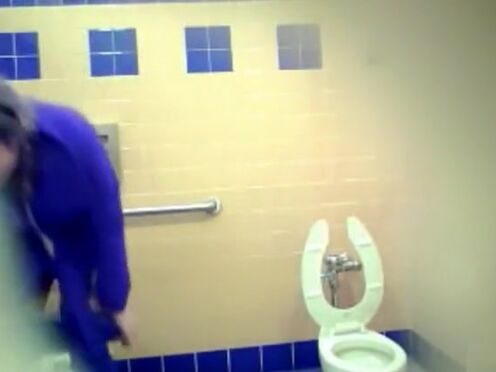 Мамка спалила за дрочкой и оттрахала