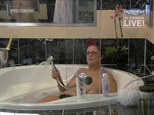 Трахает родную мать видео