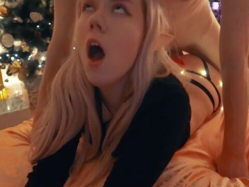 Порно натуральная грудь с торчащими сосками