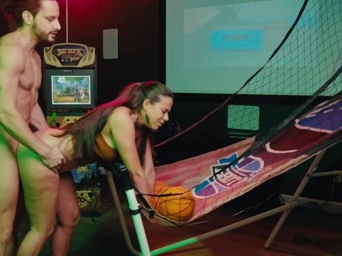 Порно дала всем по очереди