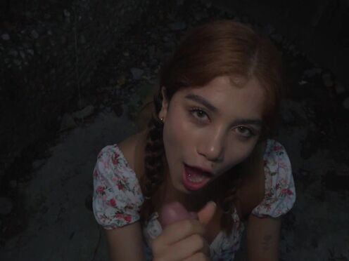 Порно подглядываем в женском туалете