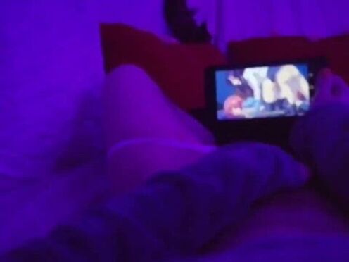 Порно дочка играет с папиным членом