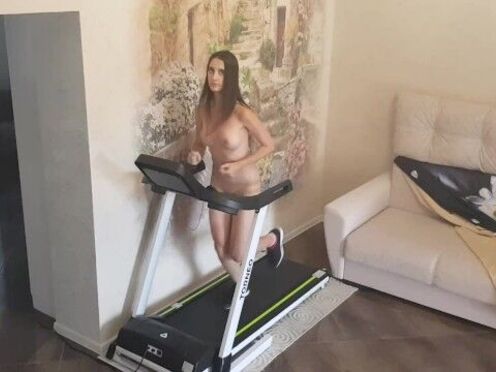 Порно лесби латекс со страпоном