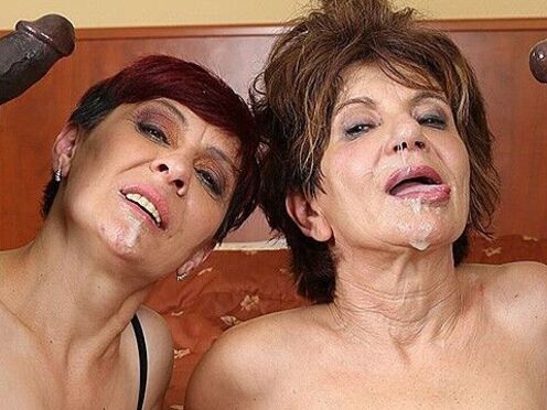 Порно внук заставляет трахнуть бабушку