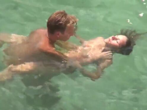 Семейная пара сосет член парню порно