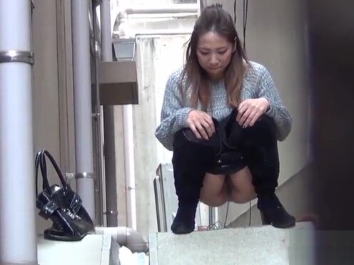 Трахнул пухлую сисястую мамку в душе