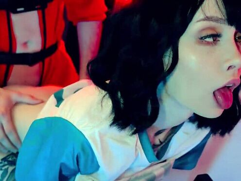 Порно трахает пальцами попку гиф