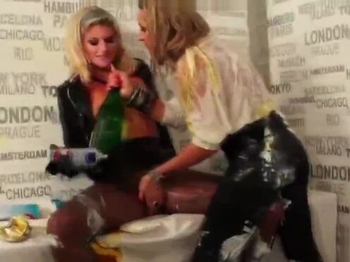 Порно онлайн толпой сиськастую по принуждению