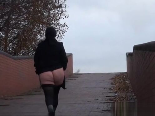 Порно ебут в белых брюках