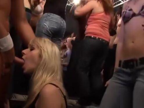 Девушка с пиздой на животе порно