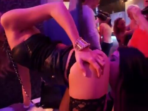 Губастая получает трах в задницу