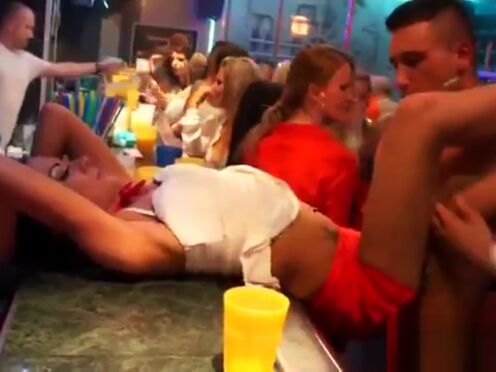 Пышными фигурами в купальнике анал порно