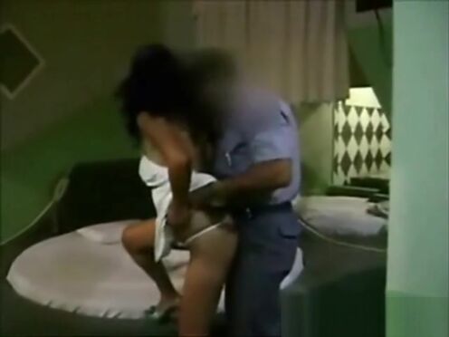 Негр трахает телку до оргазма сильно