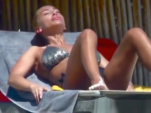 Порно трахнул красную шапочку в анал